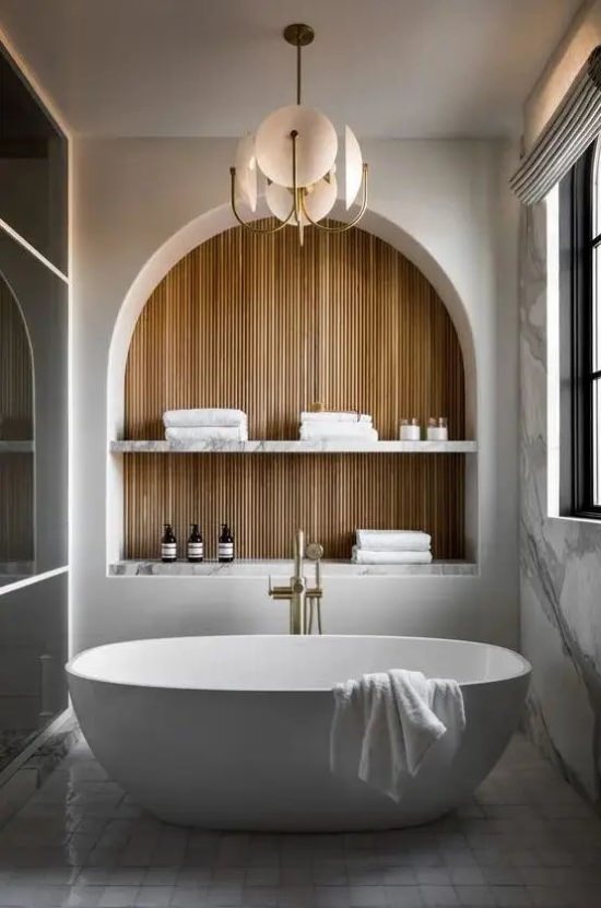 Arched niche in a bathroom, freestading tub